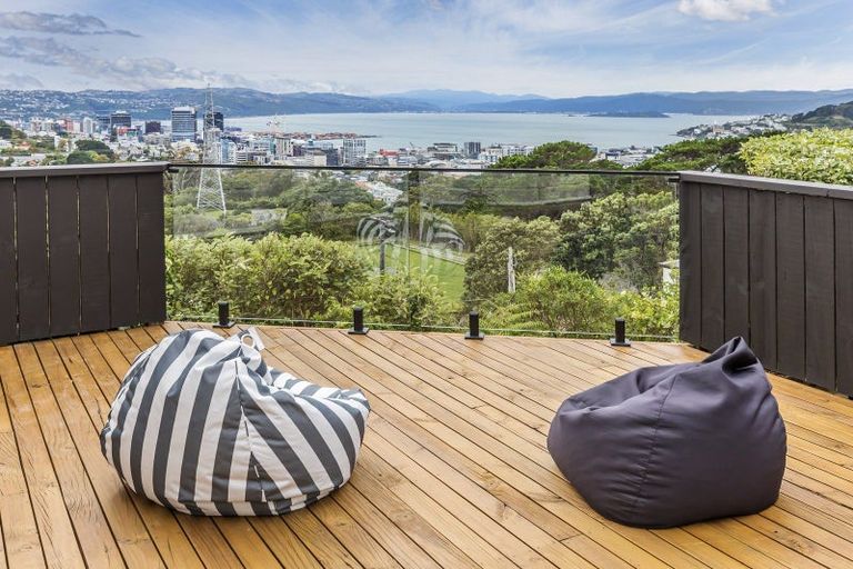 Photo of property in 13 Tanera Crescent, Brooklyn, Wellington, 6021