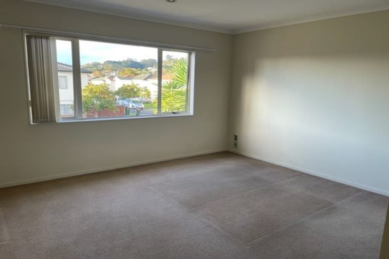 Photo of property in 28 Maypark Crescent, Flat Bush, Auckland, 2016
