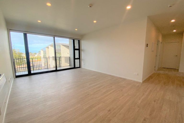 Photo of property in 104/165 Lake Road, Northcote, Auckland, 0627