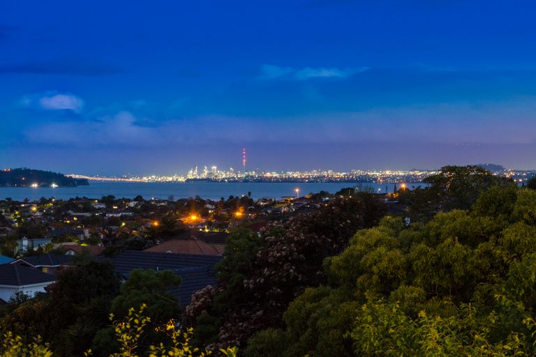 Photo of property in 5a Bernleigh Terrace, West Harbour, Auckland, 0618