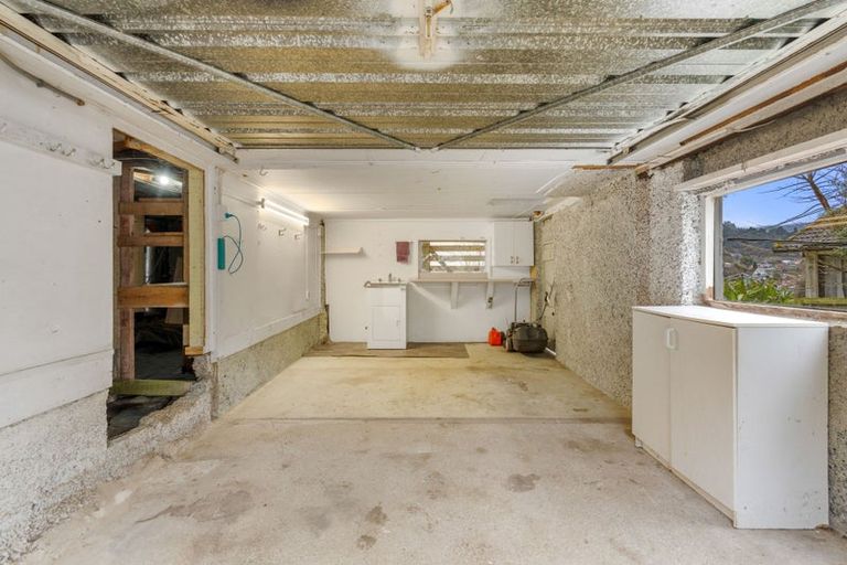 Photo of property in 105 Hocken Street, Kenmure, Dunedin, 9011