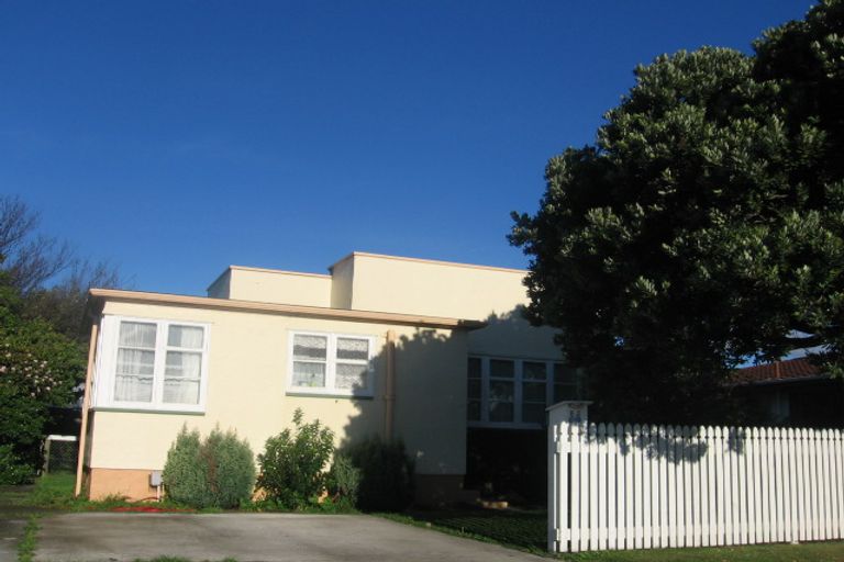 Photo of property in 82 Cambridge Terrace, Waterloo, Lower Hutt, 5011