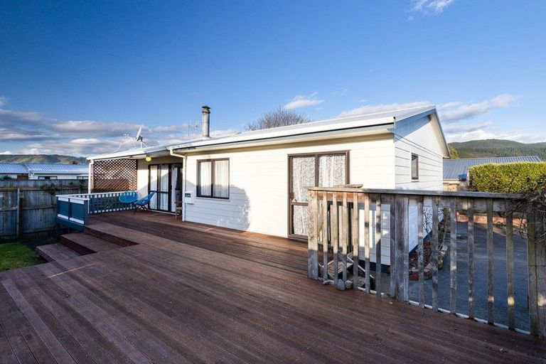 Photo of property in 5 Spackman Crescent, Paraparaumu, 5032