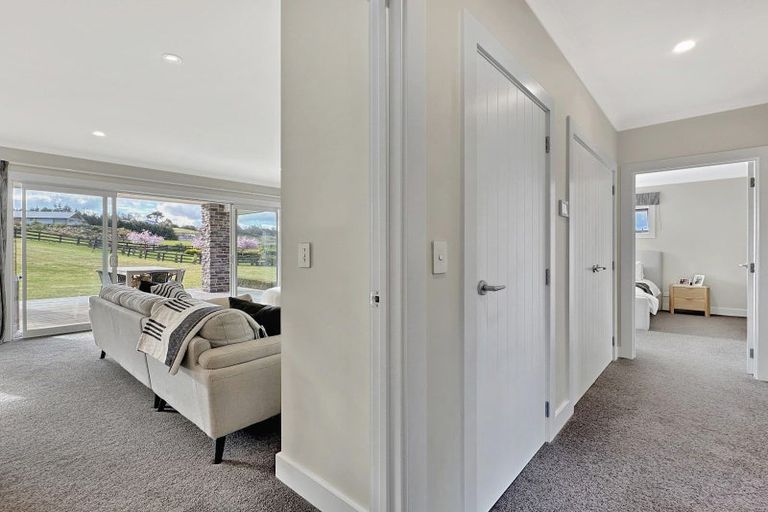 Photo of property in 7 Lochinvar Lane, Acacia Bay, Taupo, 3385