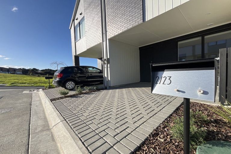 Photo of property in 2/23 Makomako Drive, Orewa, 0931