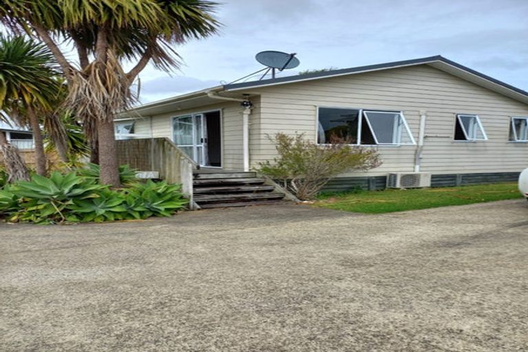 Photo of property in 47 Fairclough Road, Beach Haven, Auckland, 0626