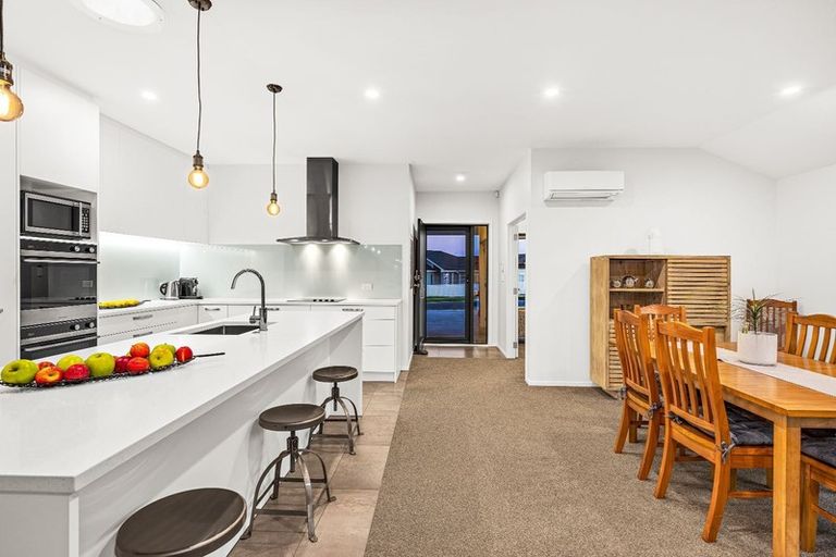 Photo of property in 15 Gemscott Crescent, Huapai, Kumeu, 0810