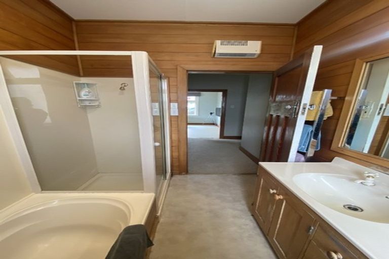 Photo of property in 4 Collier Avenue, Karori, Wellington, 6012