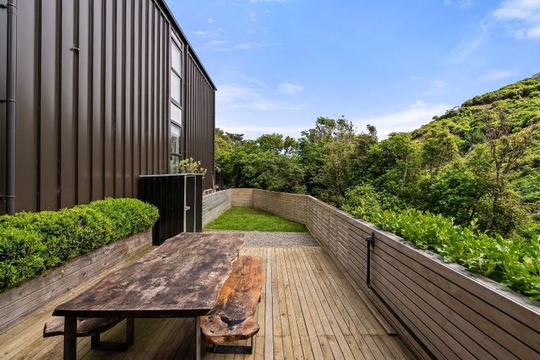 Photo of property in 35 Rua Kai Way, Brooklyn, Wellington, 6021