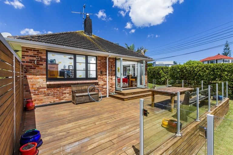 Photo of property in 2 Leander Road, Bayswater, Auckland, 0622