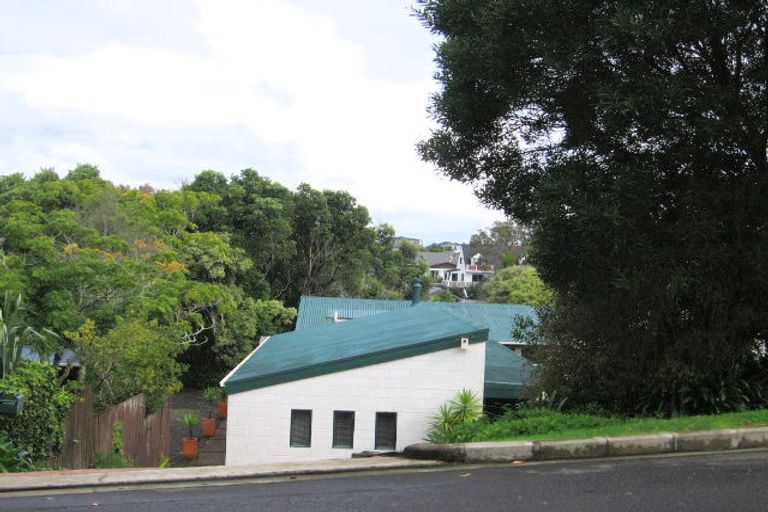Photo of property in 5a Pohutukawa Avenue, Shelly Park, Auckland, 2014