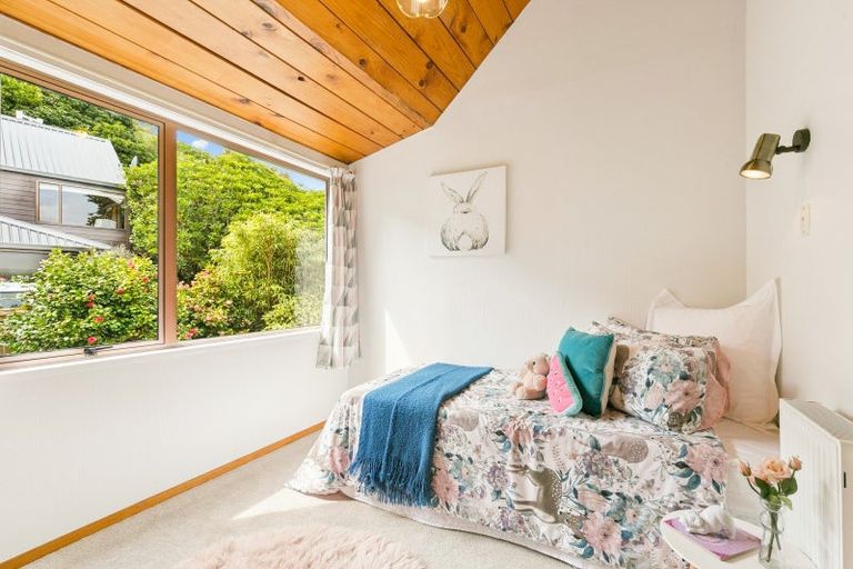 Photo of property in 7 Nadia Grove, Khandallah, Wellington, 6035