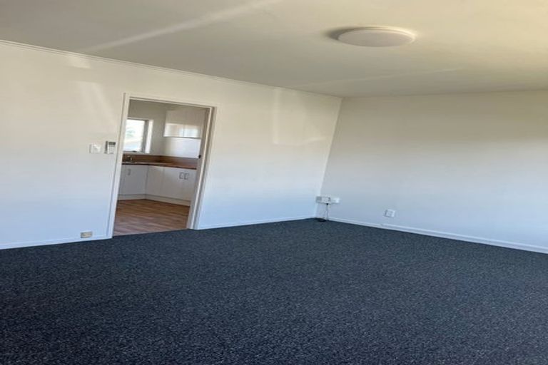 Photo of property in 3/178 Chivalry Road, Glenfield, Auckland, 0629