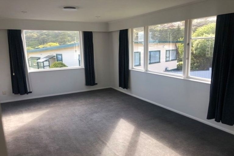 Photo of property in 5 Holly Grove, Maungaraki, Lower Hutt, 5010