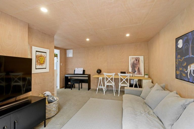 Photo of property in 64 Wilsons Road, Saint Martins, Christchurch, 8022