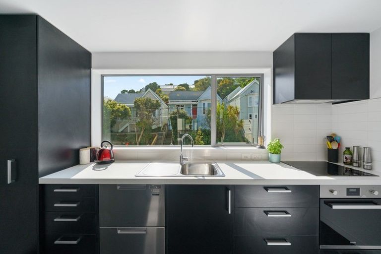 Photo of property in 4/24 Princess Terrace, Newtown, Wellington, 6021