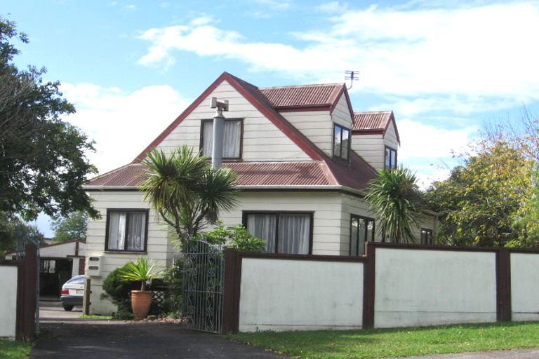 Photo of property in 7 Solea Road, Sunnyvale, Auckland, 0612