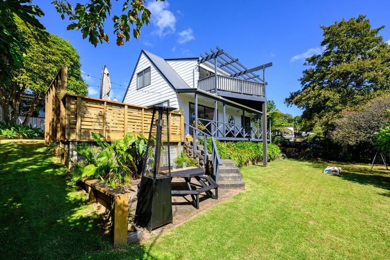 Photo of property in 3 Lindaver Grove, Merrilands, New Plymouth, 4312