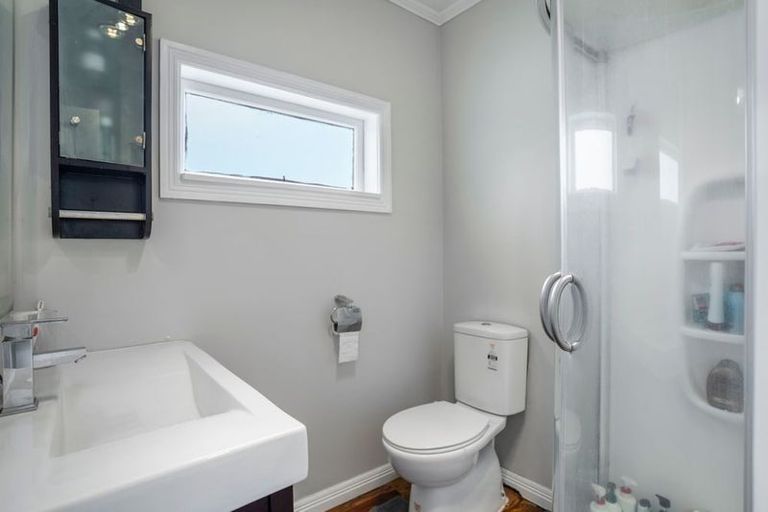 Photo of property in 3 Pleasant Road, Glen Eden, Auckland, 0602