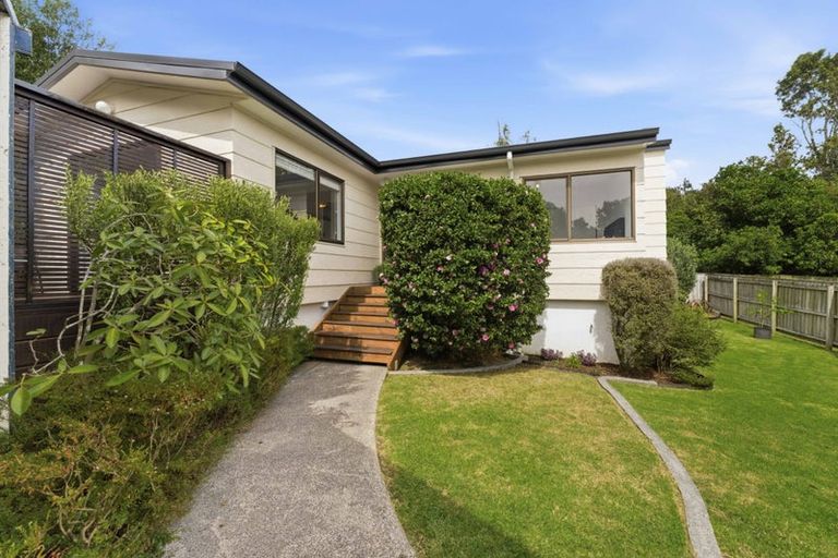 Photo of property in 2/26 Sunward Rise, Glenfield, Auckland, 0629