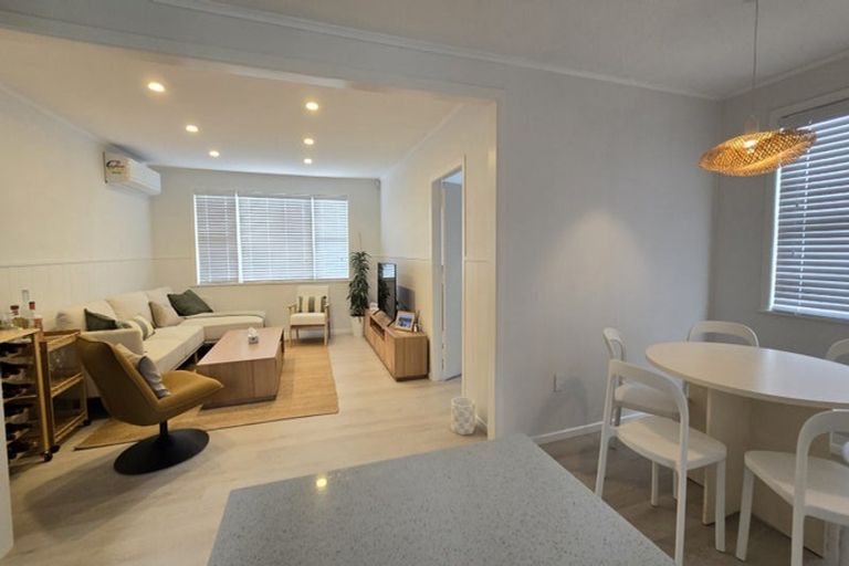 Photo of property in 19 Sheridan Drive, New Lynn, Auckland, 0600