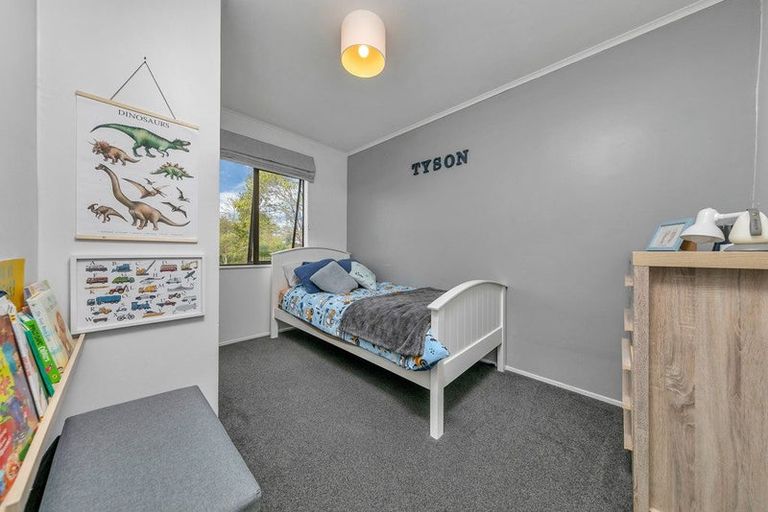 Photo of property in 2/77 Atkinson Road, Titirangi, Auckland, 0604