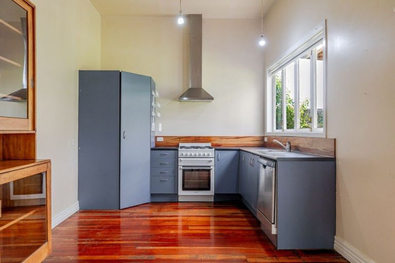 Photo of property in 5 Hereford Street, West End, Palmerston North, 4410
