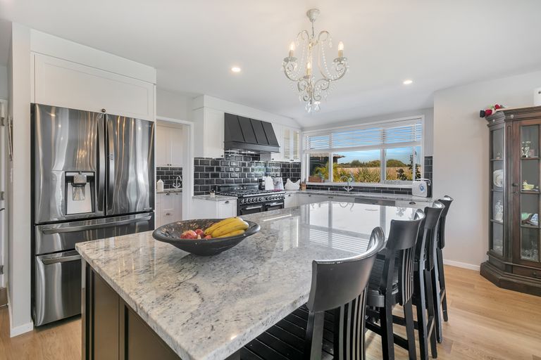 Photo of property in 19-21 Kauri Drive, Kumeu, 0810