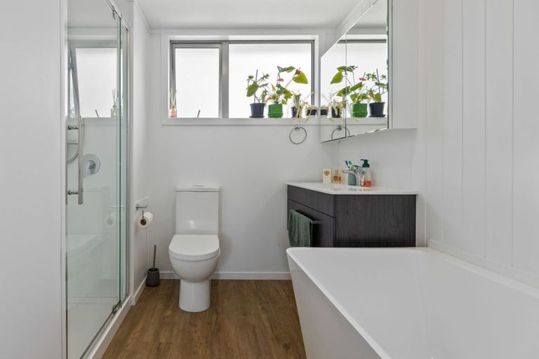 Photo of property in 2/126a Middlepark Road, Sockburn, Christchurch, 8042