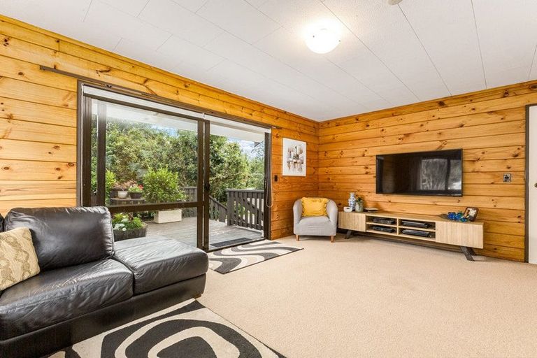 Photo of property in 17 Forest Road, Pinehaven, Upper Hutt, 5019