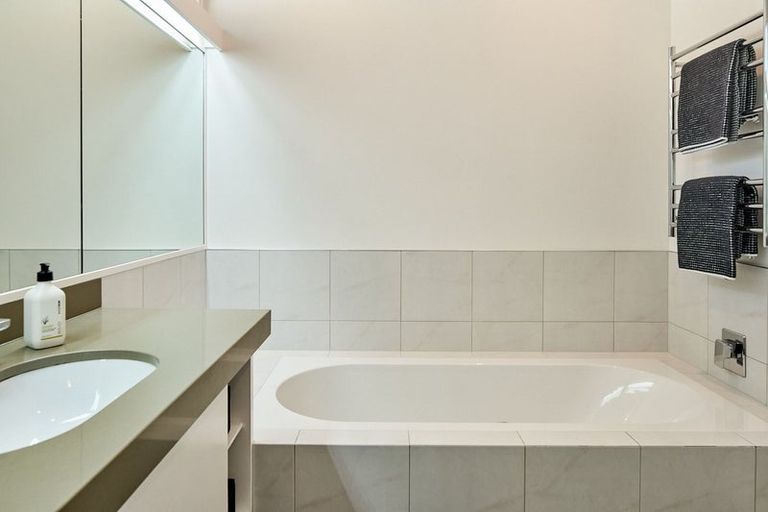 Photo of property in 27 Cheviot Road, Lowry Bay, Lower Hutt, 5013