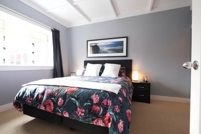 Photo of property in 1a Islington Avenue, New Lynn, Auckland, 0600