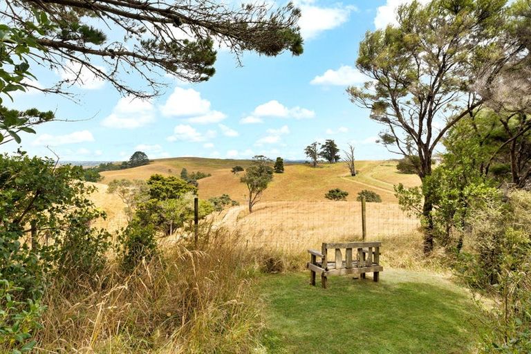 Photo of property in 236 Kiwitahi Road, Helensville, 0875
