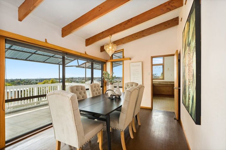 Photo of property in 42 Spence Road, Henderson, Auckland, 0612