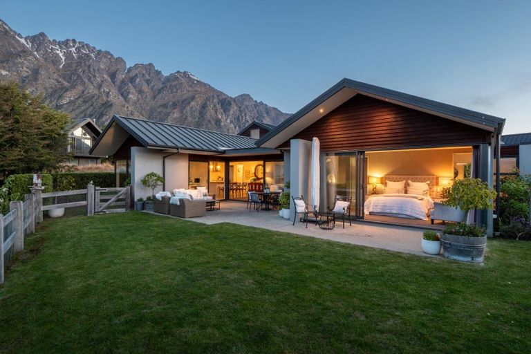 Photo of property in 2 Aberdare Court, Jacks Point, Queenstown, 9371