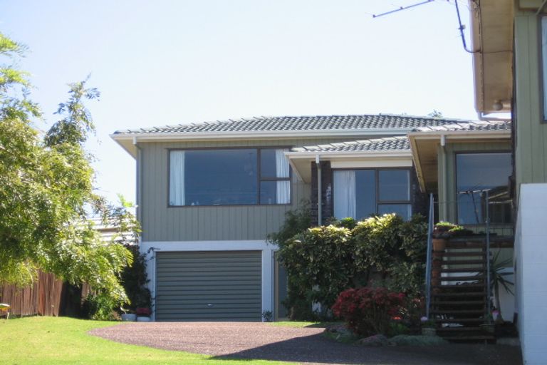 Photo of property in 3/28 Beach Road, Castor Bay, Auckland, 0620