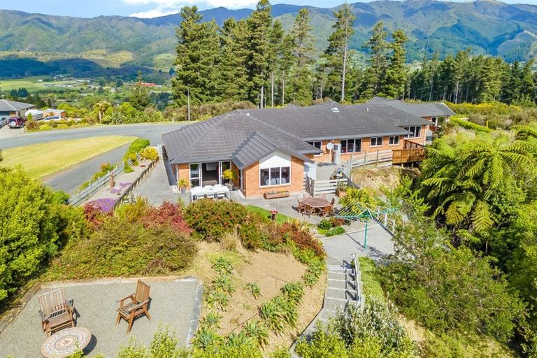 Photo of property in 1 Valley View Way, Timberlea, Upper Hutt, 5018