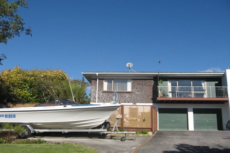 Photo of property in 2/32 Dalwhinnie Parade, Highland Park, Auckland, 2010