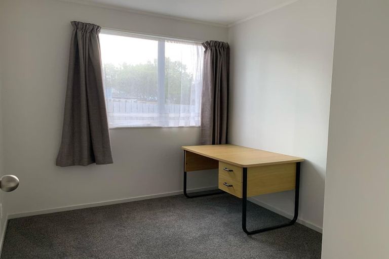 Photo of property in 1/45 Everglade Drive, Goodwood Heights, Auckland, 2105