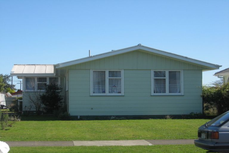 Photo of property in 16 Hinemoa Street, Levin, 5510