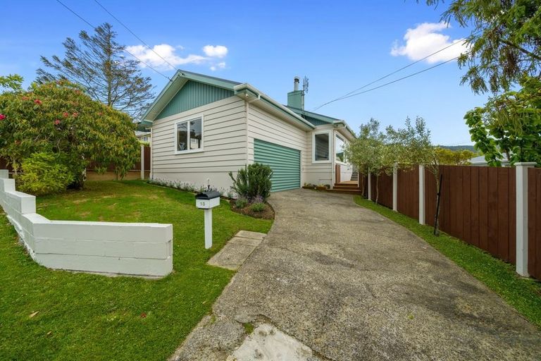 Photo of property in 18 Saint Edmund Crescent, Tawa, Wellington, 5028