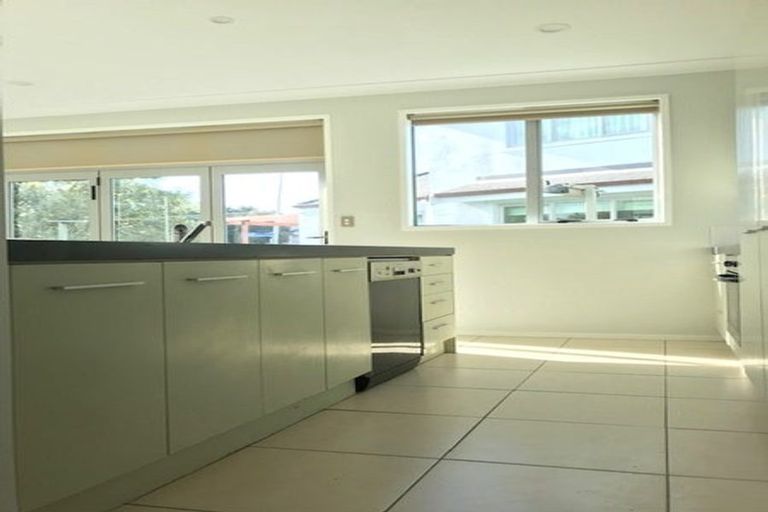 Photo of property in 11m Clearwater Cove, West Harbour, Auckland, 0618