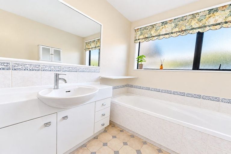 Photo of property in 1/54 Bella Rosa Drive, Hei Hei, Christchurch, 8042
