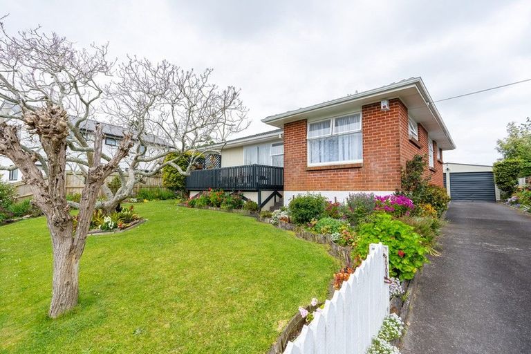 Photo of property in 11 Raglan Street, Mangere East, Auckland, 2024