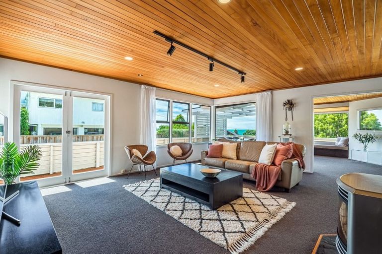 Photo of property in 11 Park Rise, Campbells Bay, Auckland, 0630