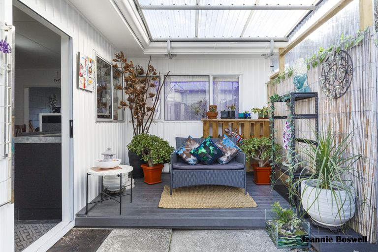 Photo of property in 16 Carow Street, Palmerston North, 4410