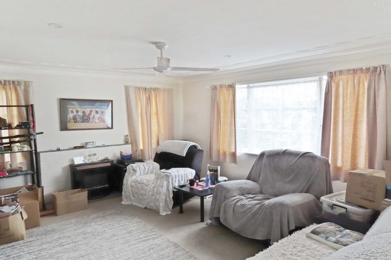 Photo of property in 77 Horoeka Street, Stokes Valley, Lower Hutt, 5019