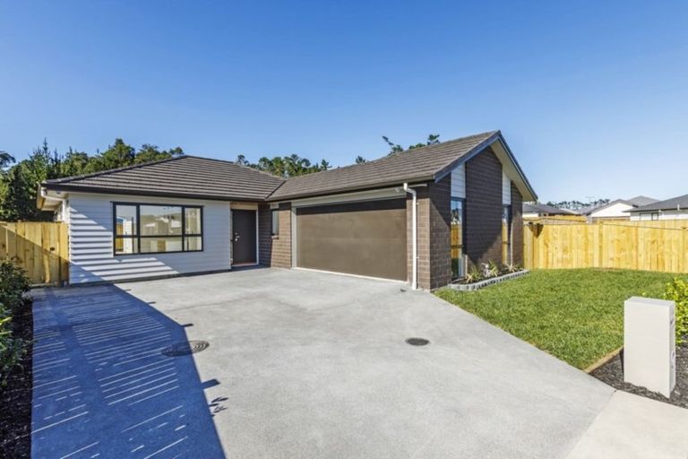 Photo of property in 12 Konoba Avenue, Kumeu, 0810