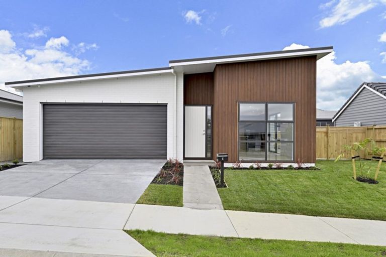 Photo of property in 4 Taikura Avenue, Red Beach, 0932