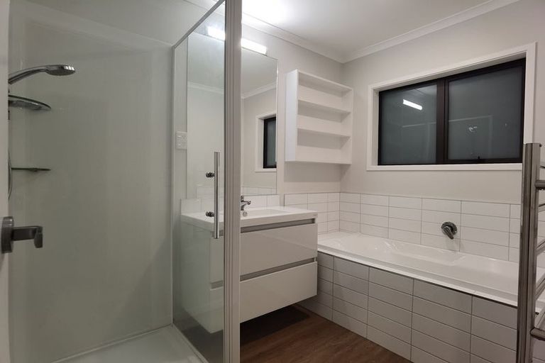 Photo of property in 125 Riverpark Crescent, Henderson, Auckland, 0610